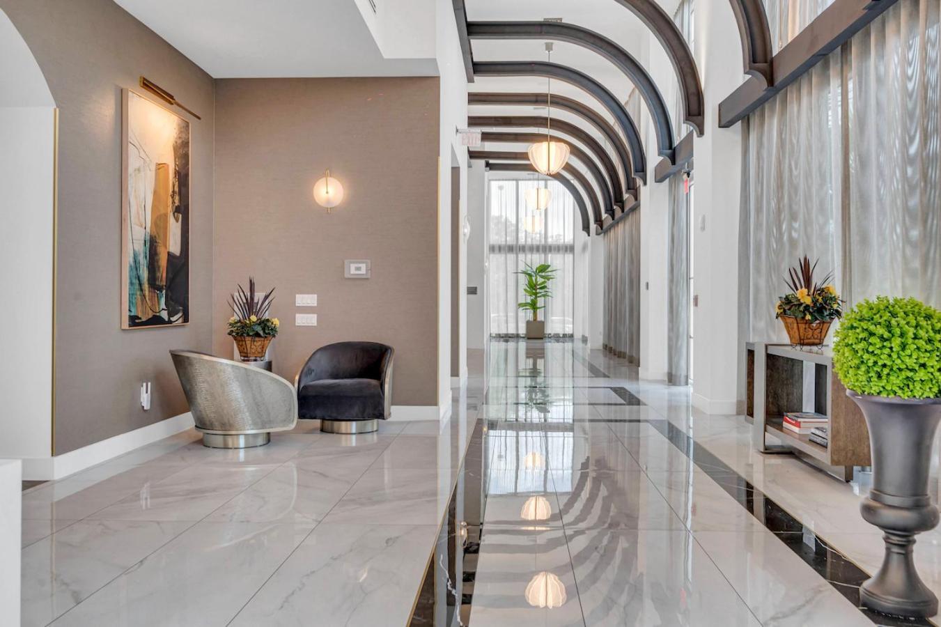 Appartement Beautiful Unit In Downtown With Free Parking *