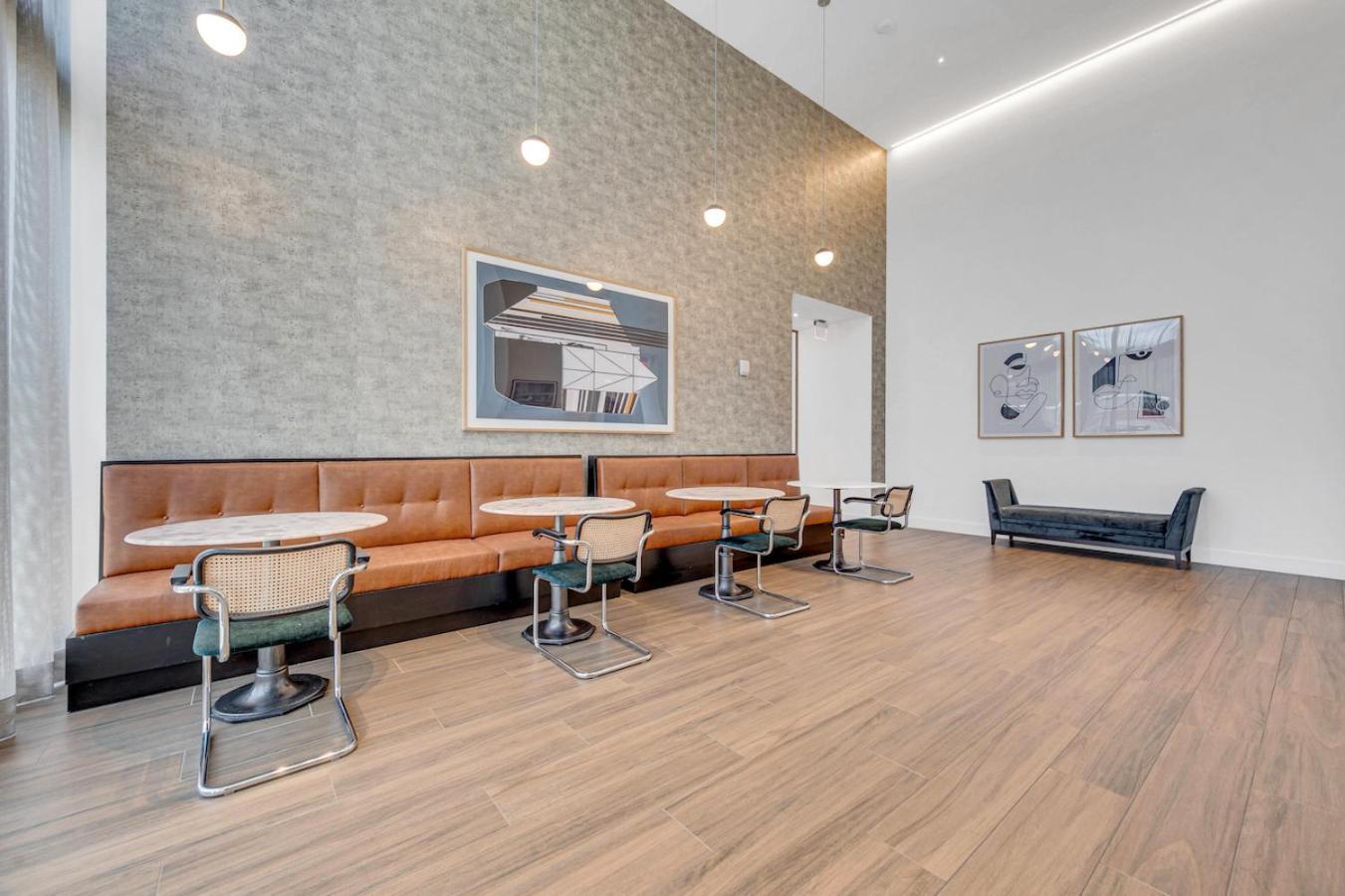 Appartement Beautiful Unit In Downtown With Free Parking *